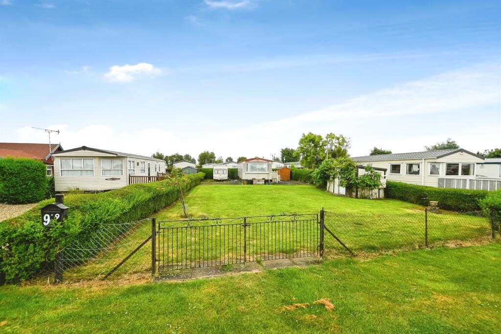 2 bed Land