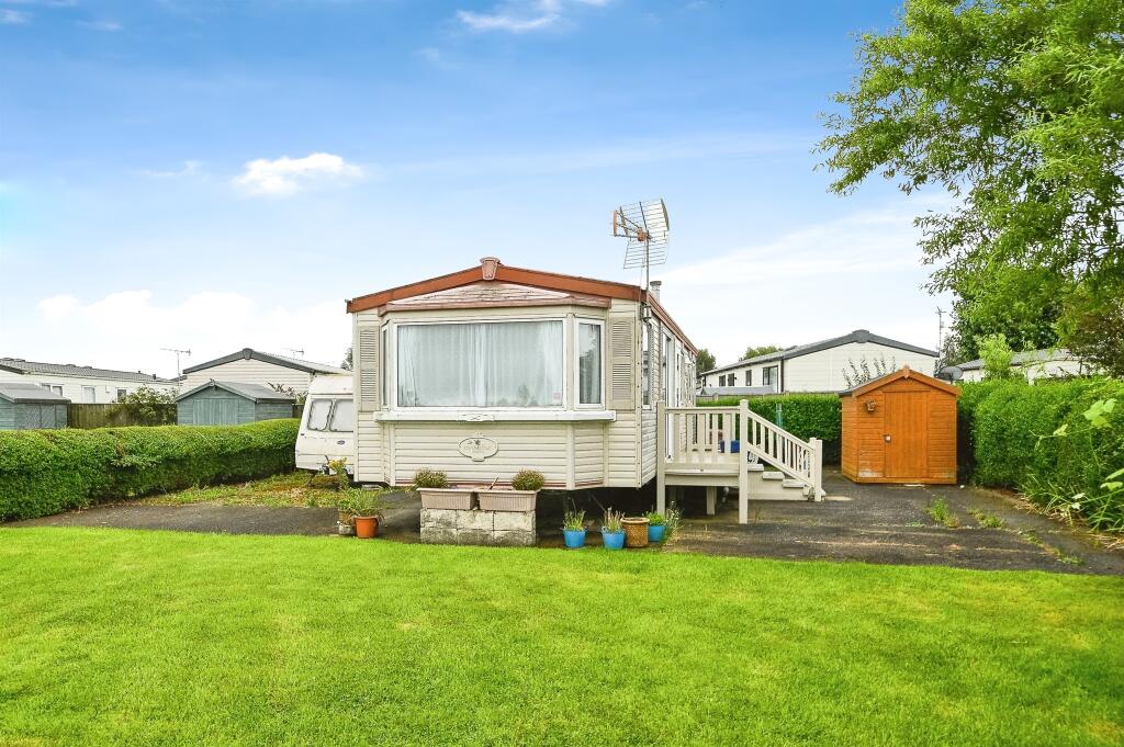 2 bed Land