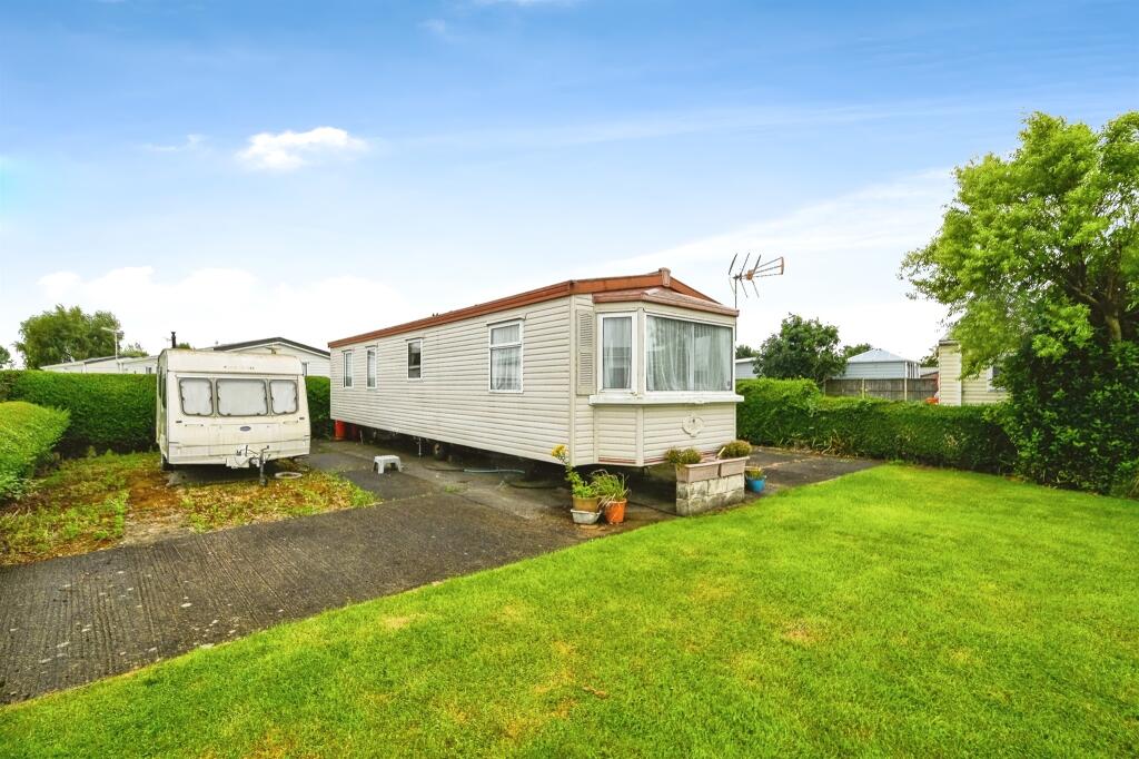 2 bed Land