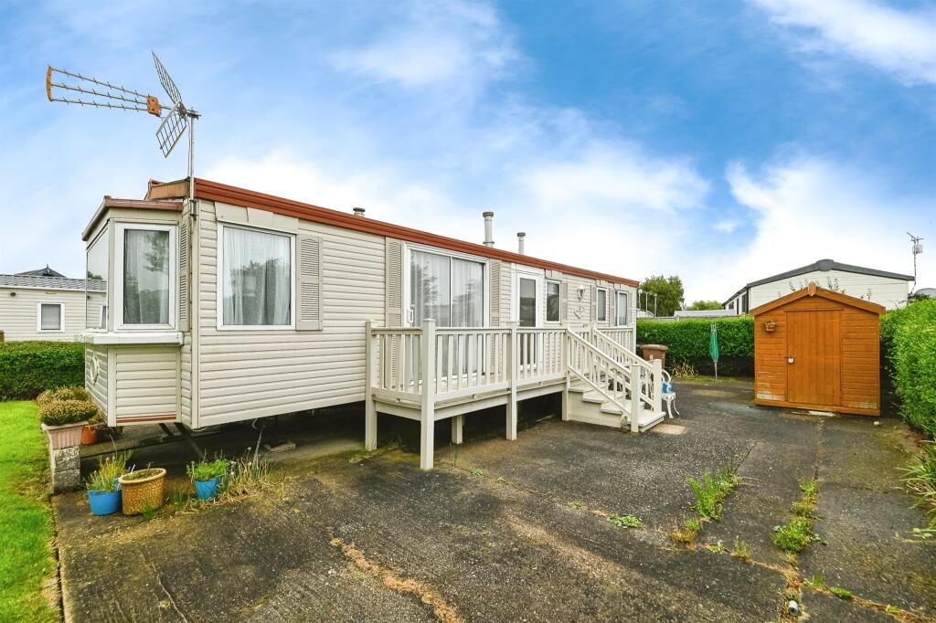 2 bed Land