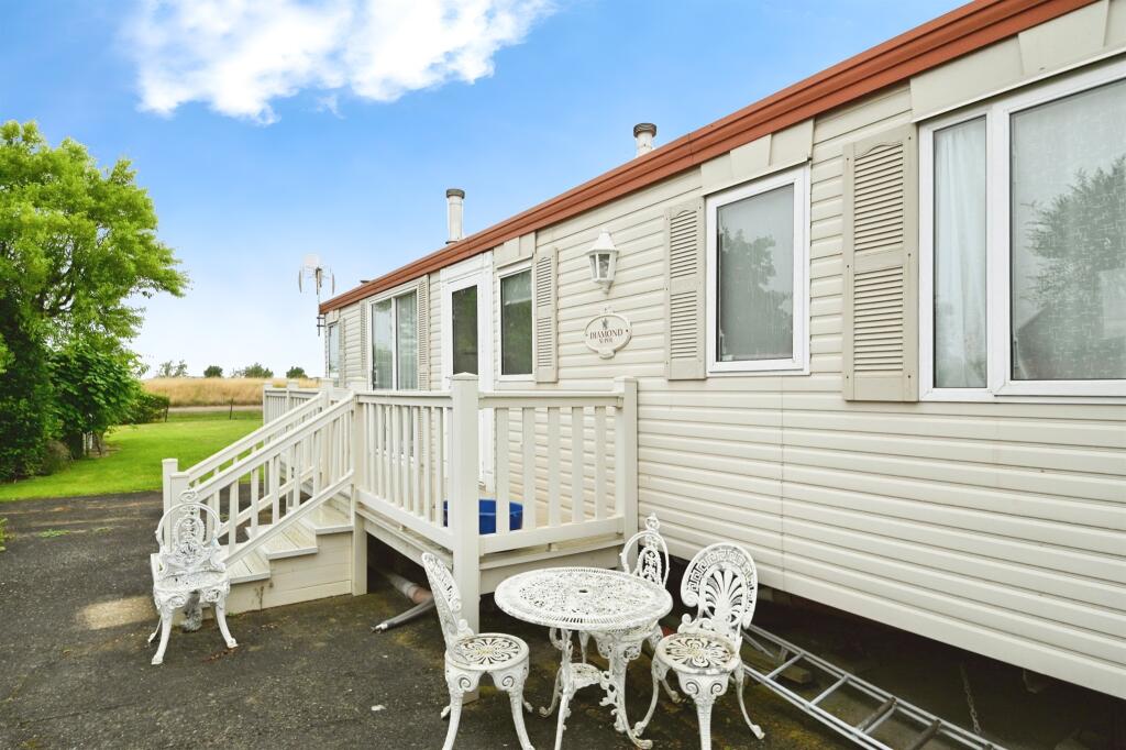 2 bed Land