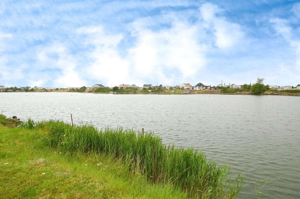 2 bed Land