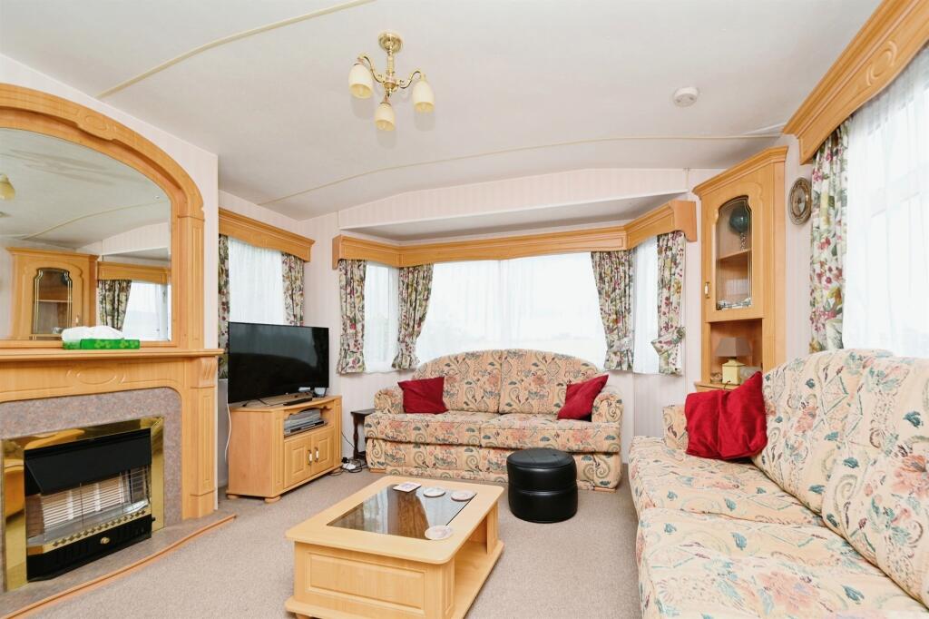 2 bed Land