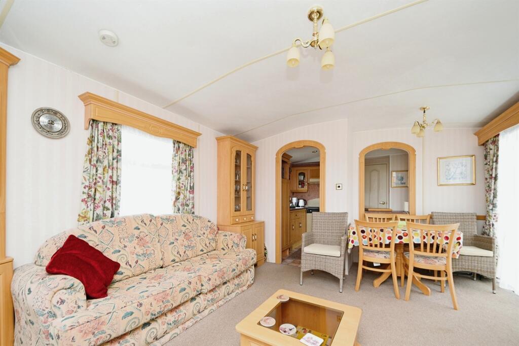 2 bed Land