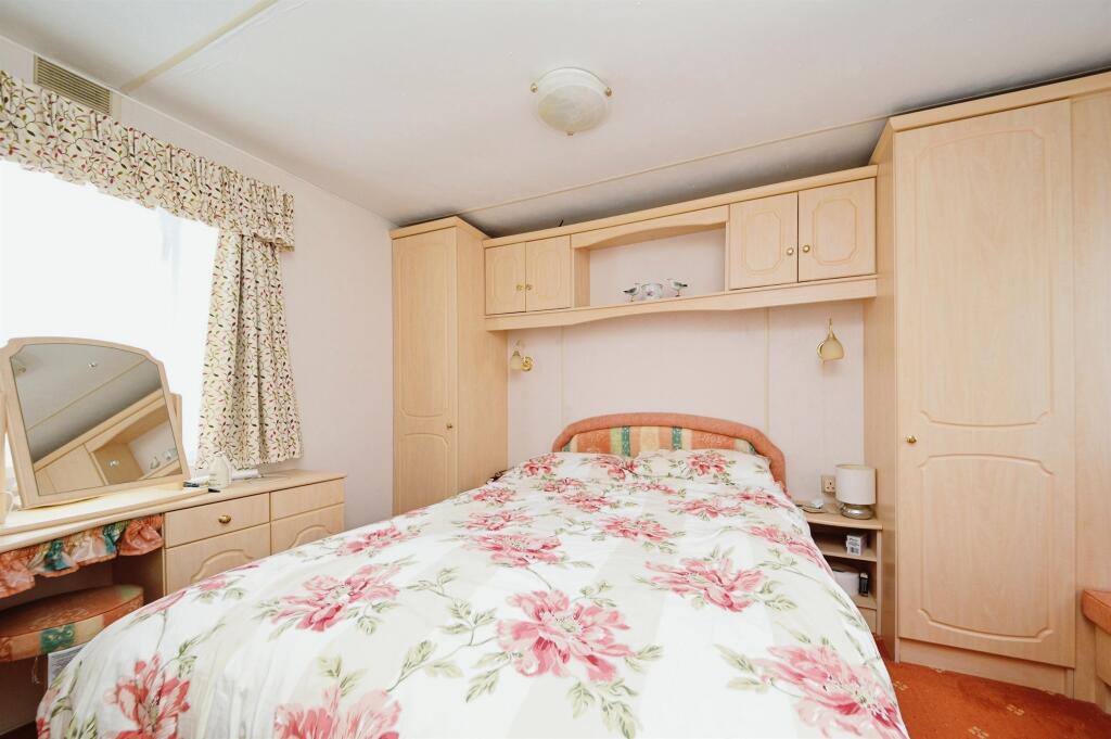 2 bed Land
