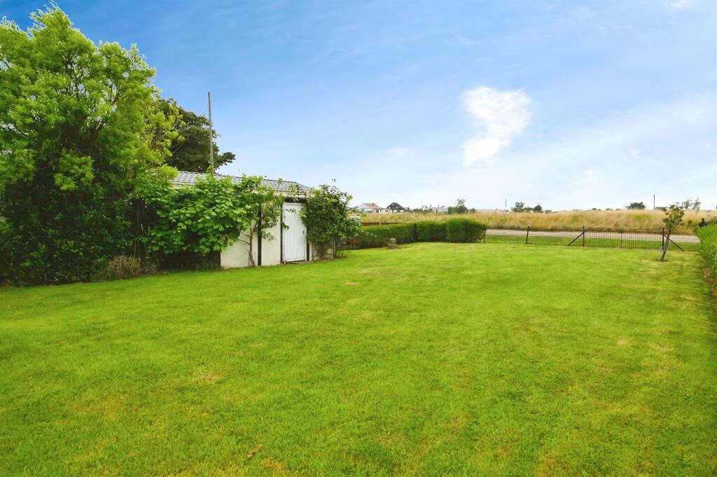 2 bed Land