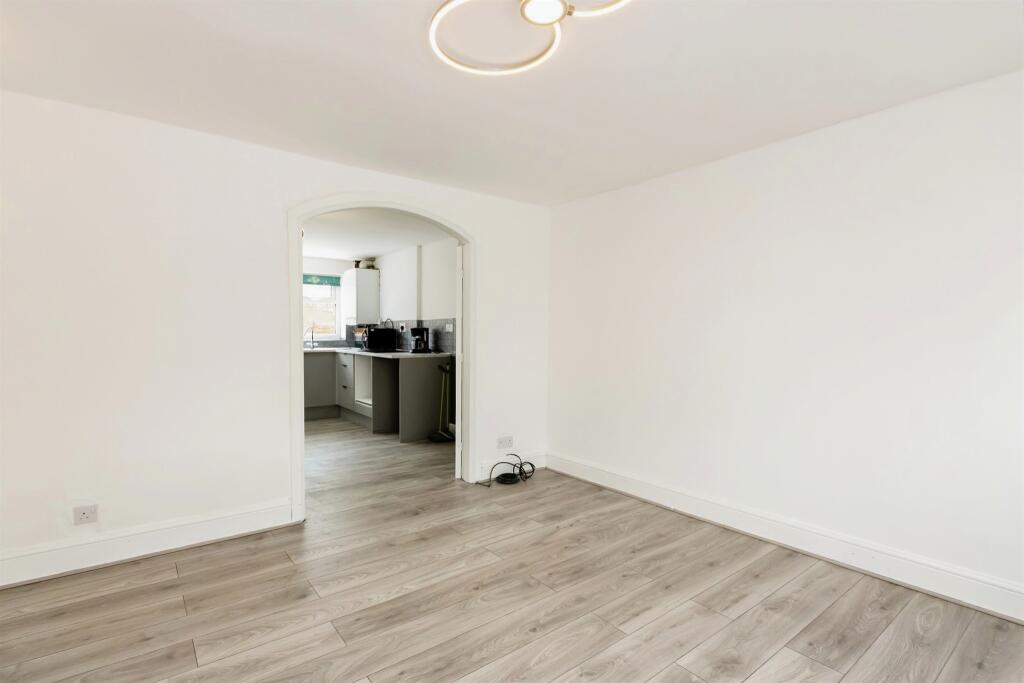 2 bed End of Terrace