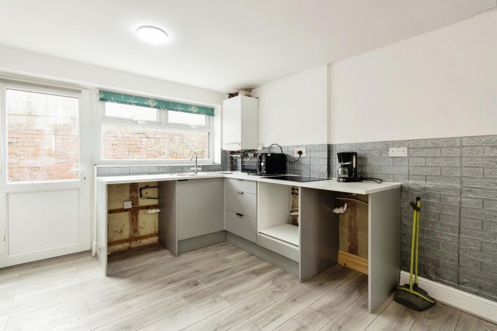2 bed End of Terrace