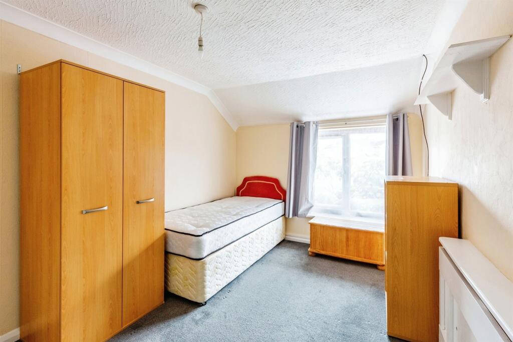 10 bed Detached