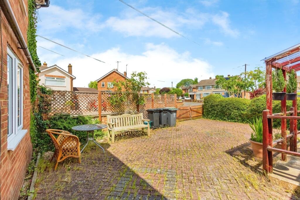 10 bed Detached