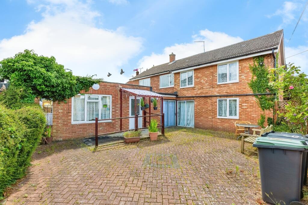 10 bed Detached