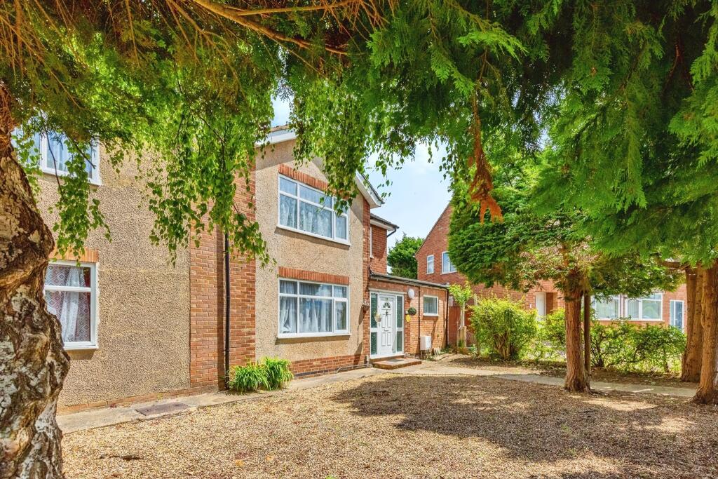 10 bed Detached