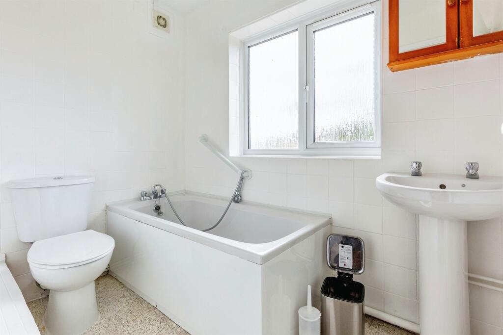 10 bed Detached