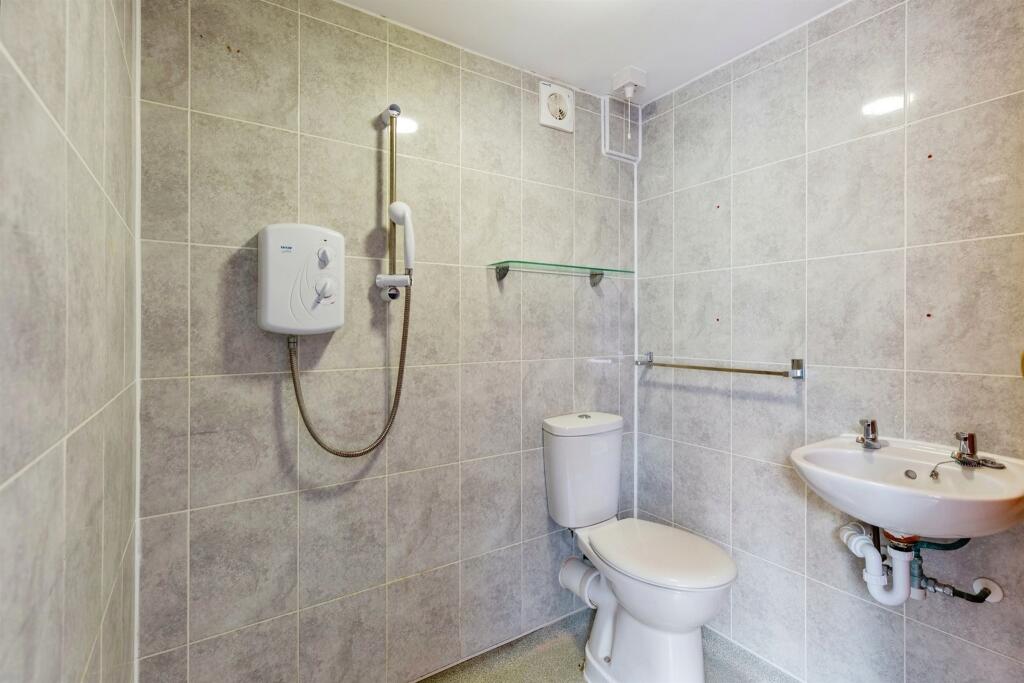 10 bed Detached