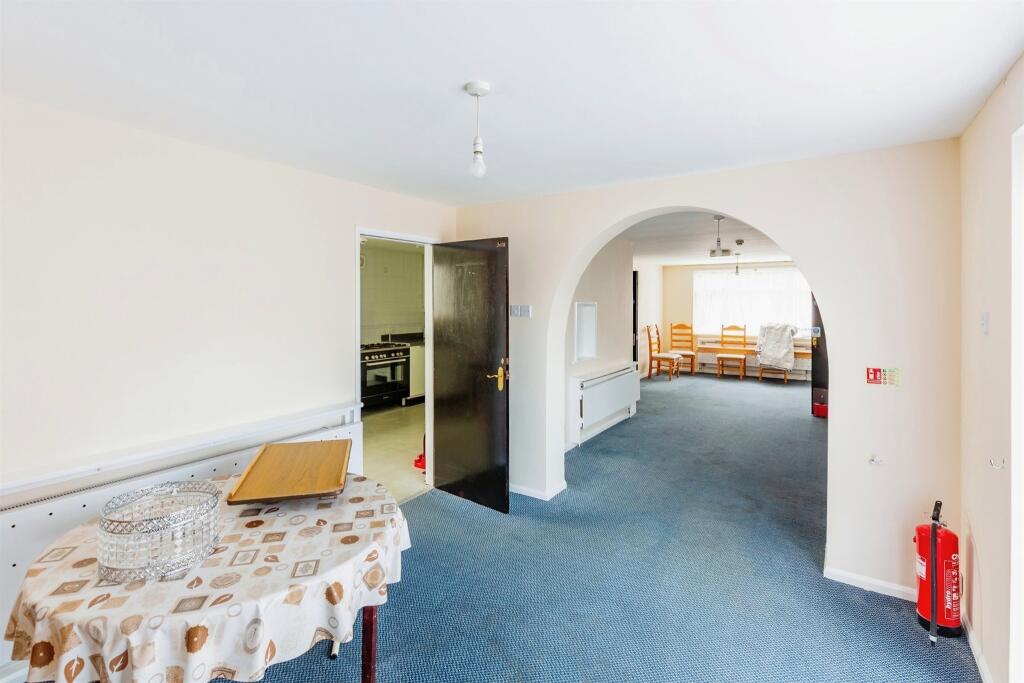10 bed Detached