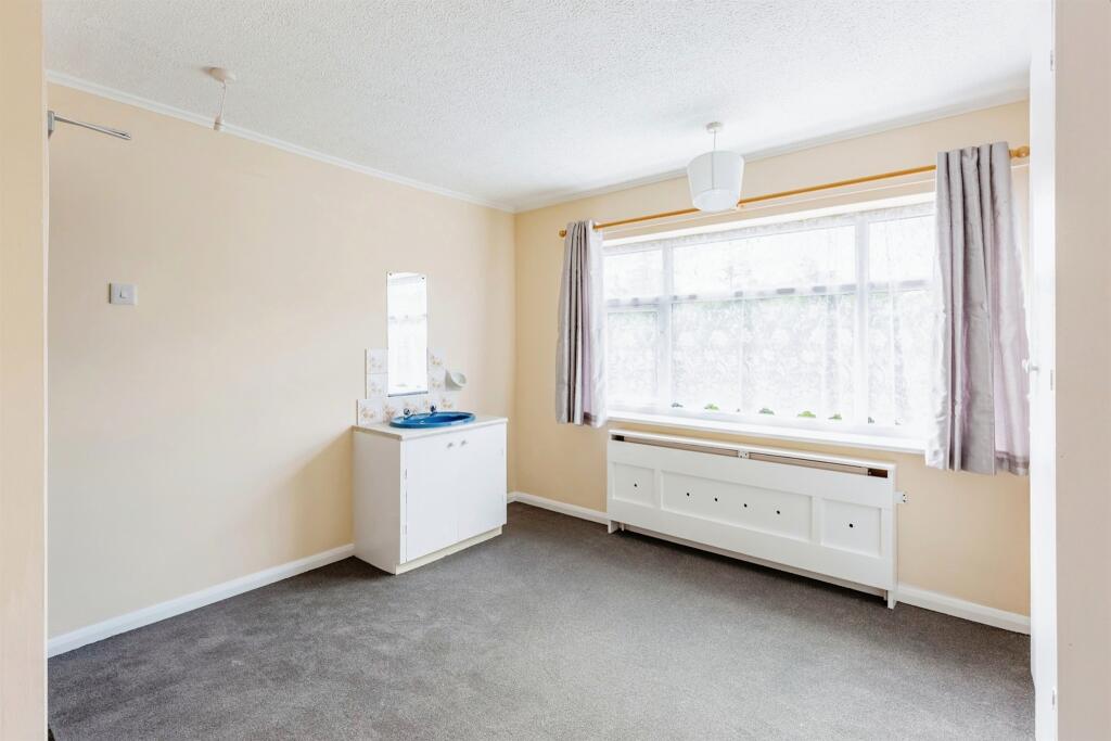 10 bed Detached