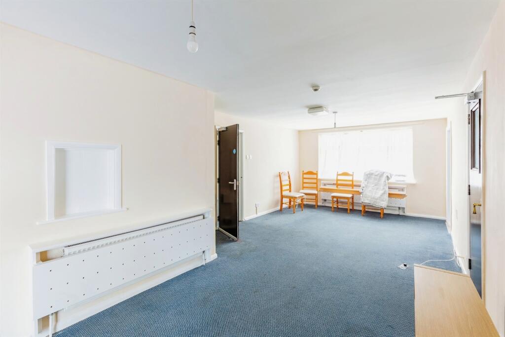 10 bed Detached