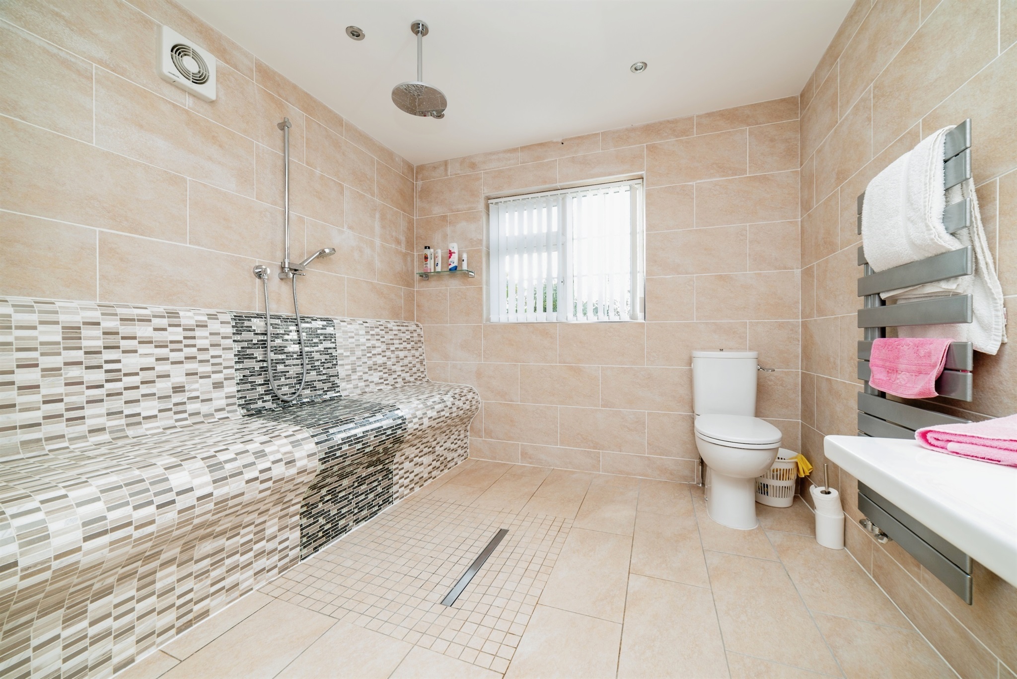 4 bed Detached Bungalow