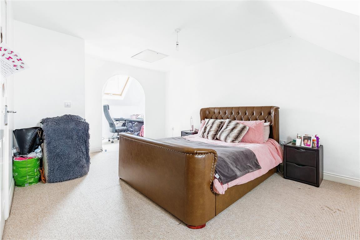 4 bed Semi-Detached