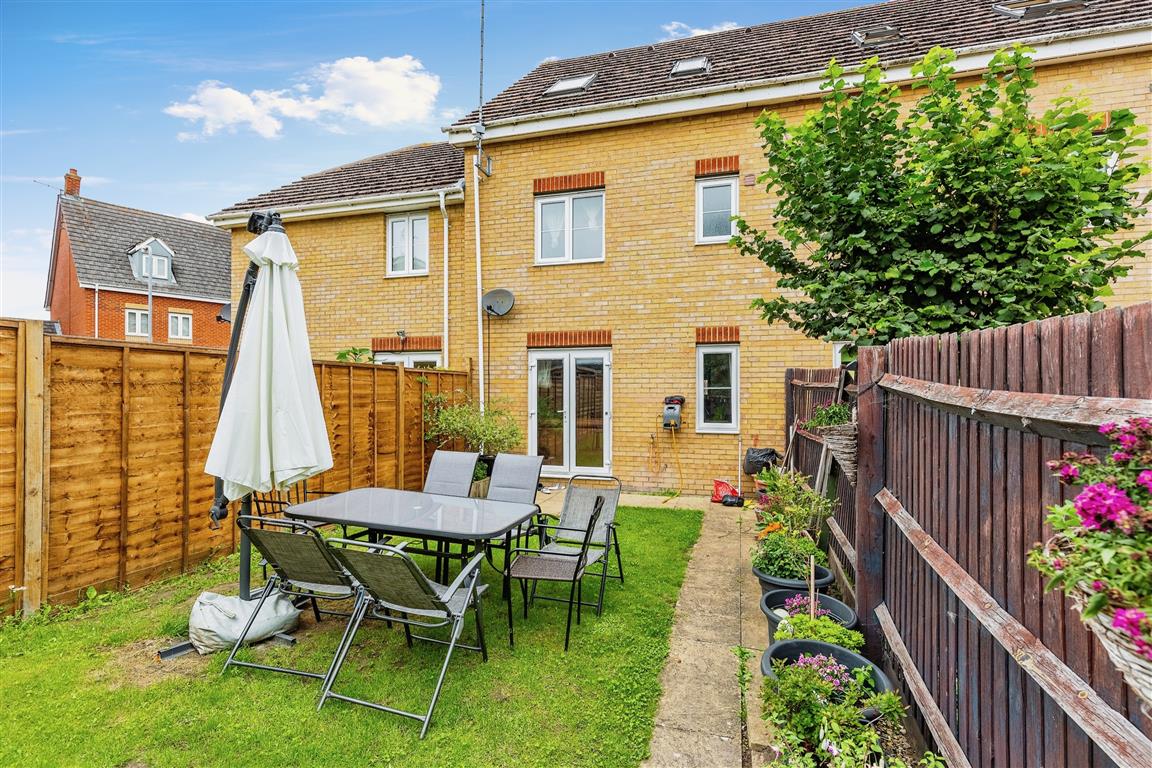 4 bed Semi-Detached