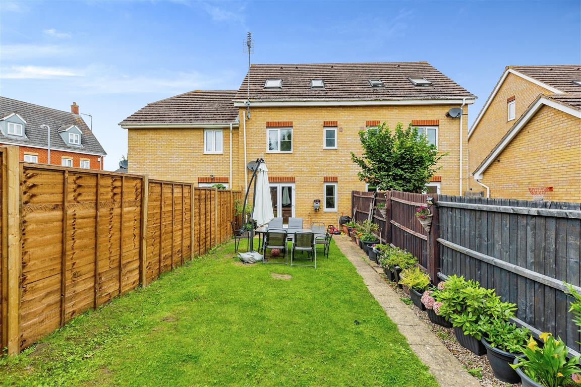 4 bed Semi-Detached
