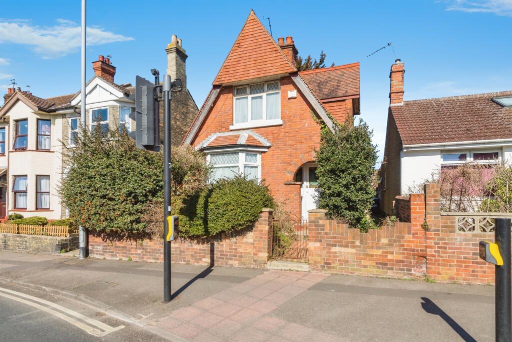 2 bed Detached