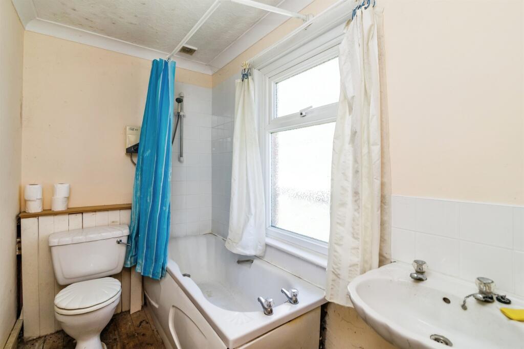 2 bed Detached