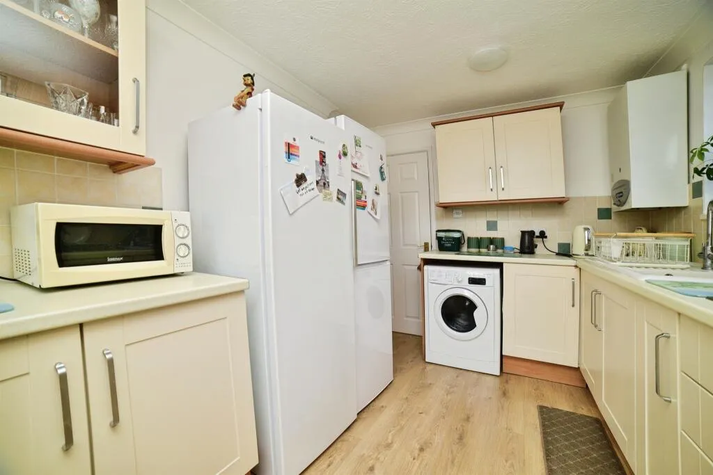 1 bed Ground Flat