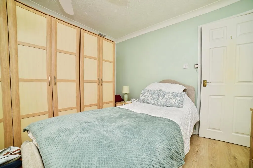 1 bed Ground Flat