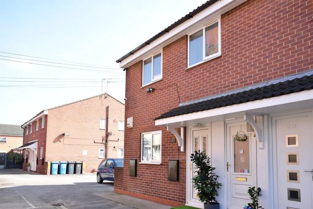 1 bed Ground Flat