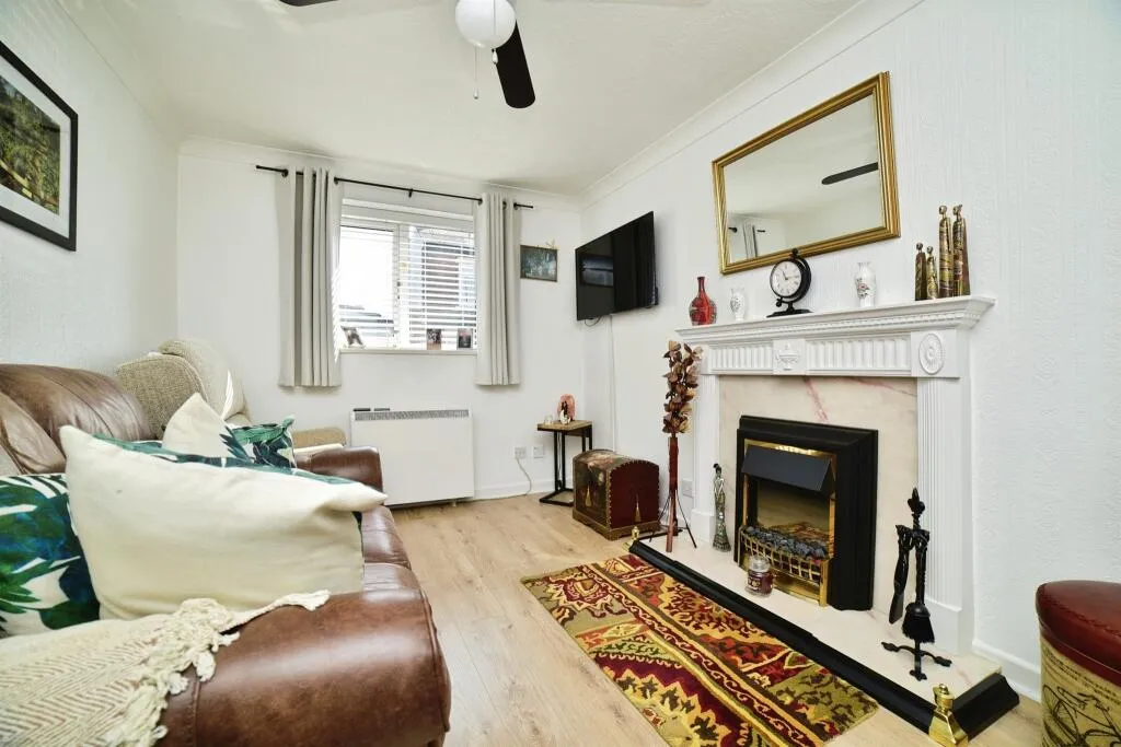 1 bed Ground Flat