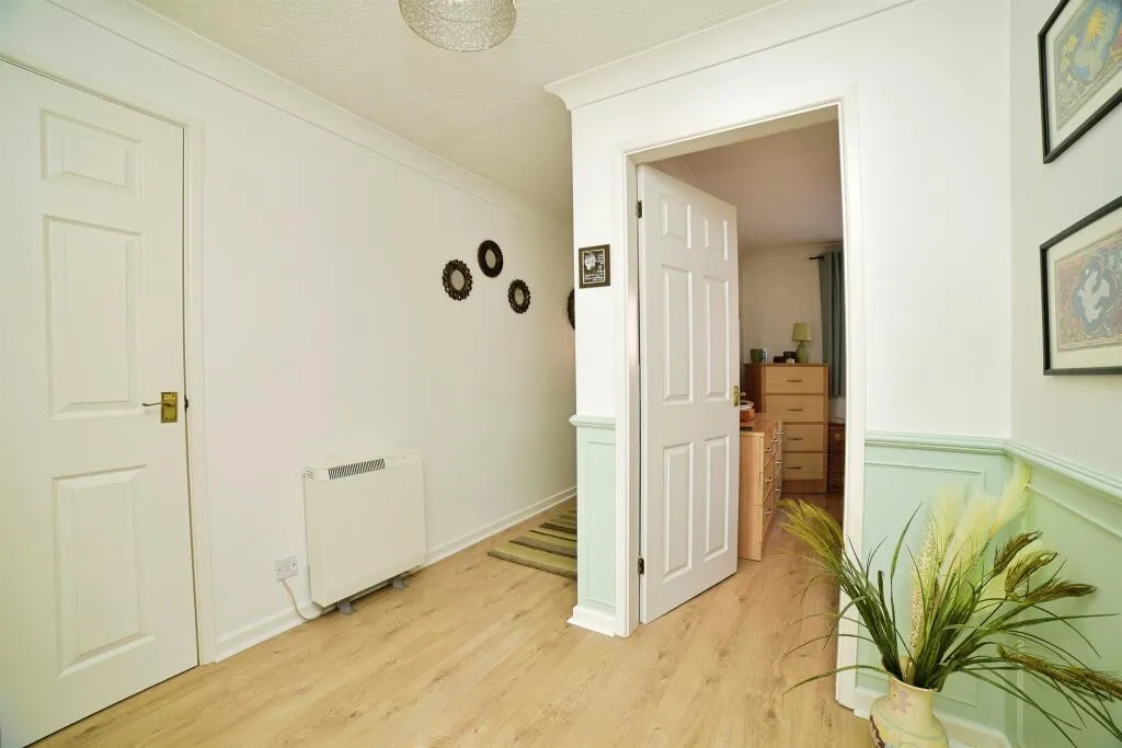 1 bed Ground Flat