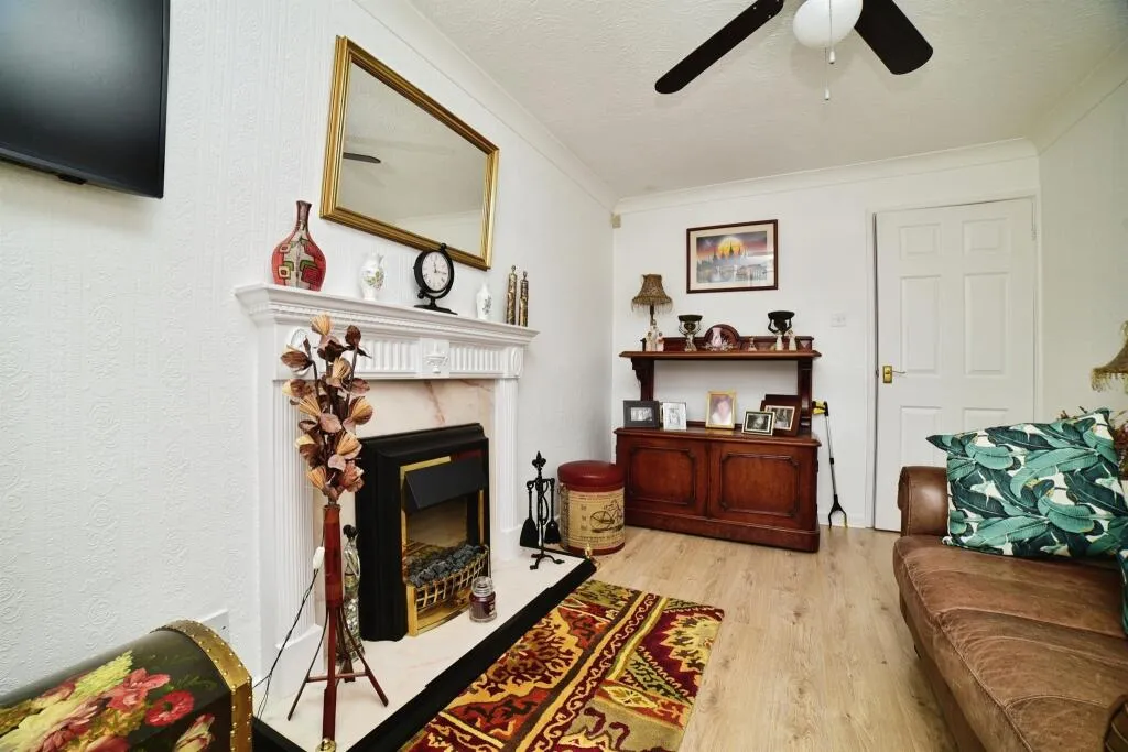 1 bed Ground Flat
