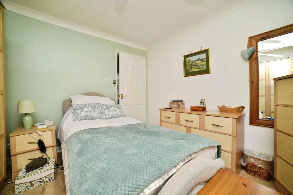 1 bed Ground Flat