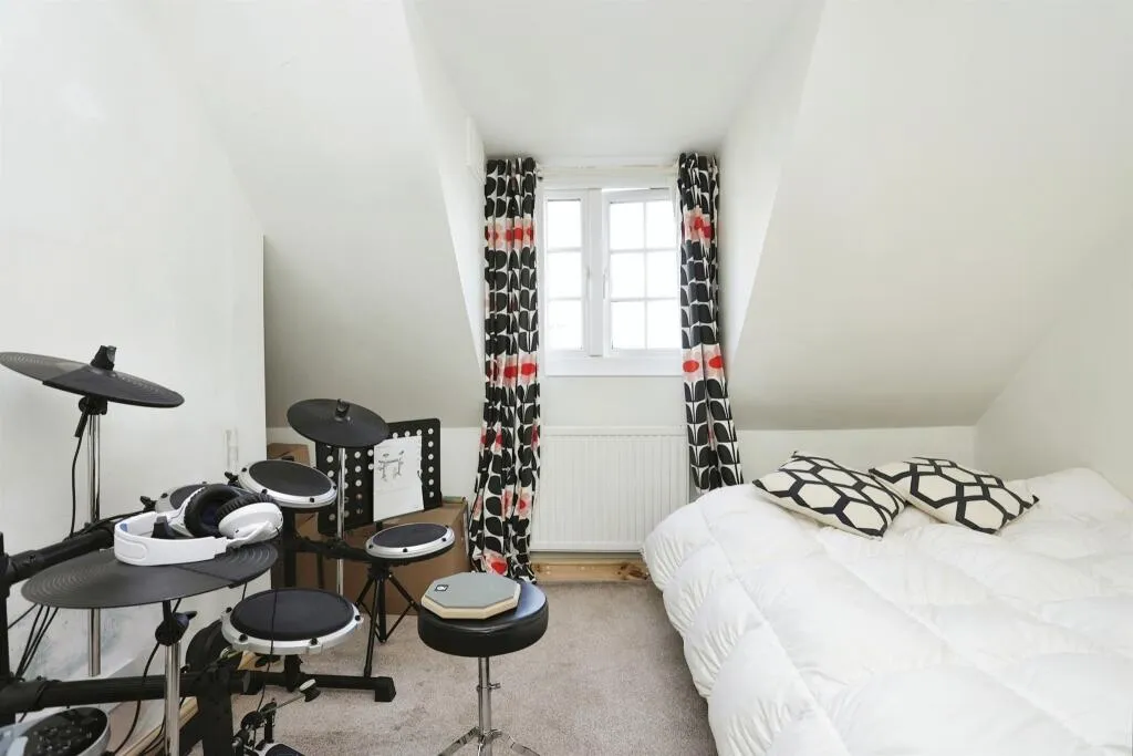 4 bed Semi-Detached