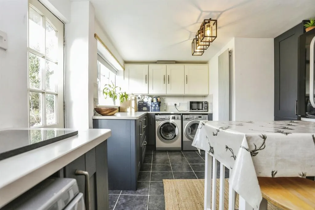 4 bed Semi-Detached