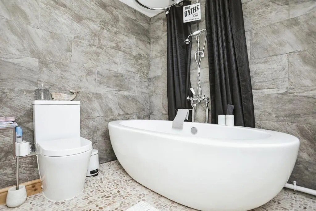 4 bed Semi-Detached