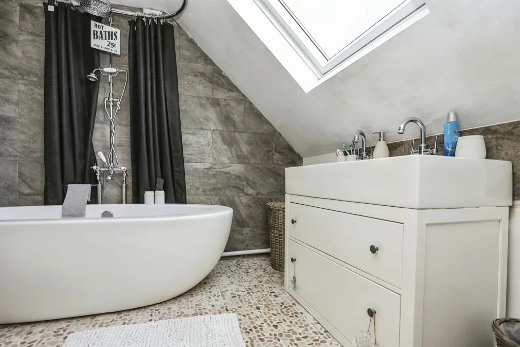 4 bed Semi-Detached