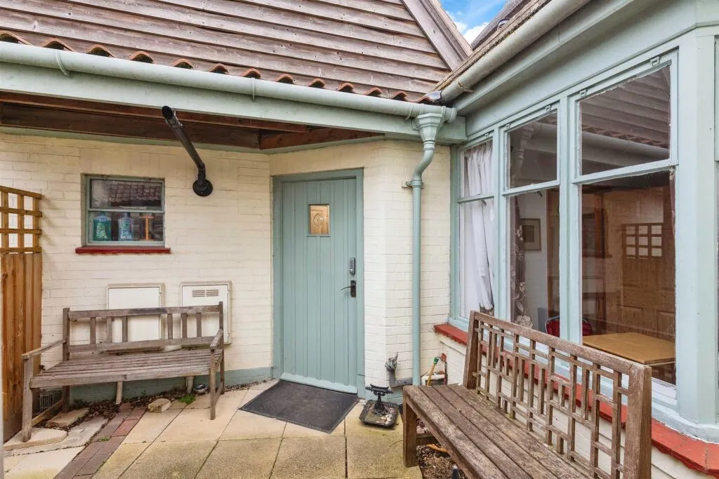 2 bed End of Terrace