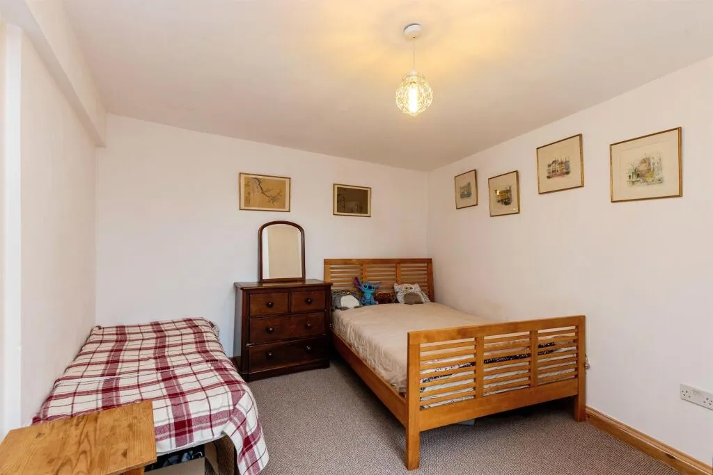 2 bed End of Terrace