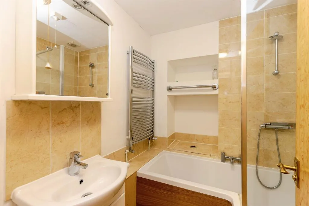 2 bed End of Terrace