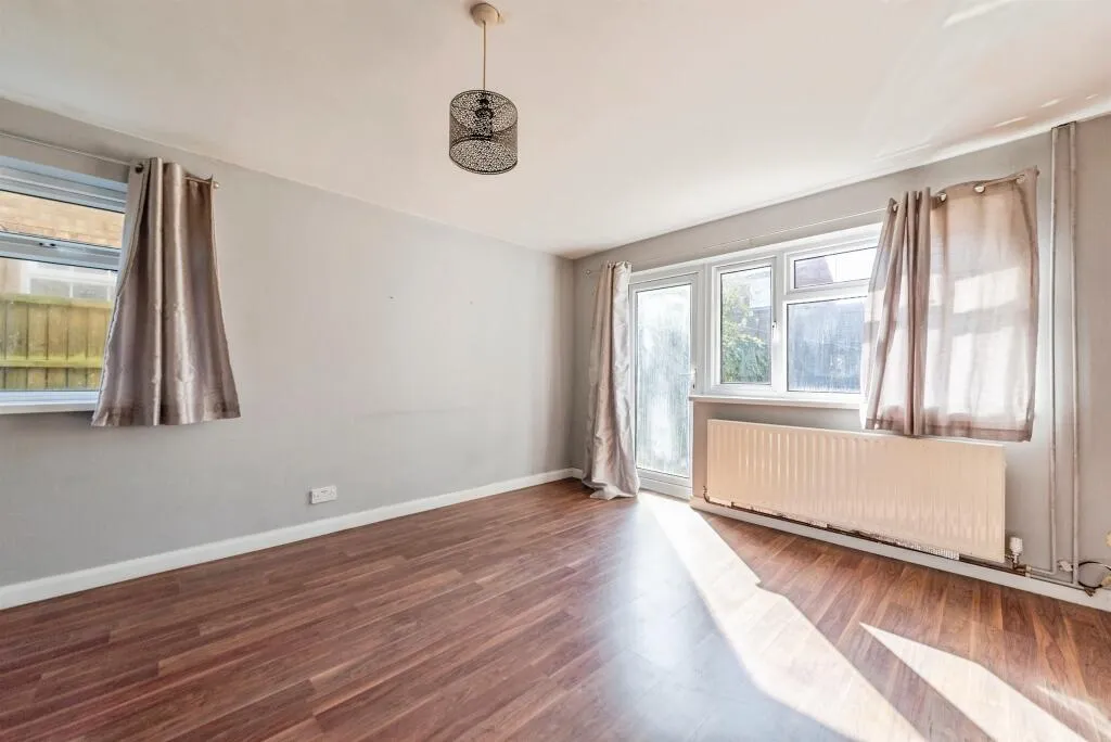 2 bed End of Terrace