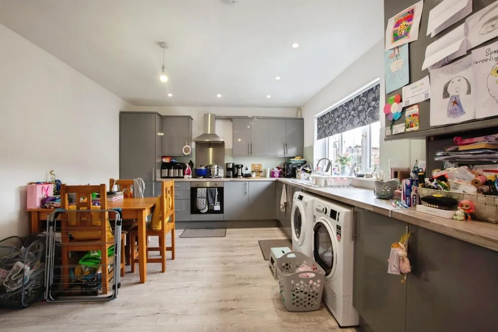 3 bed End of Terrace