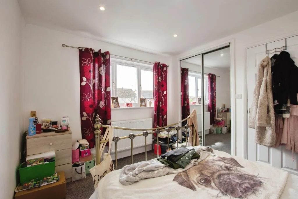 3 bed End of Terrace