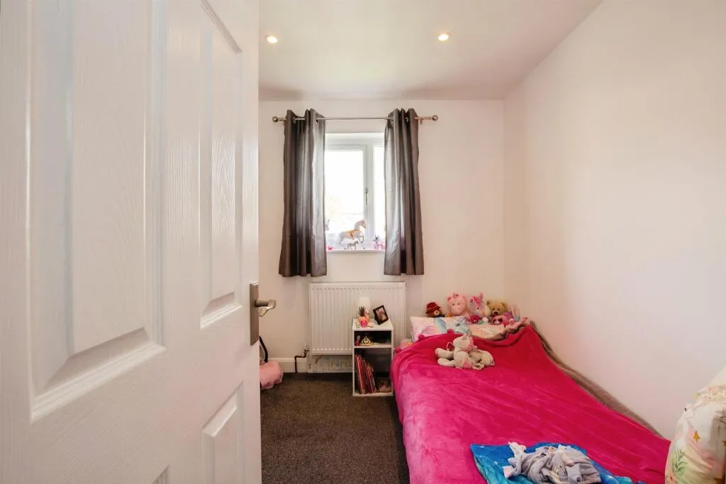 3 bed End of Terrace