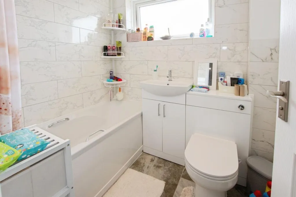 3 bed End of Terrace