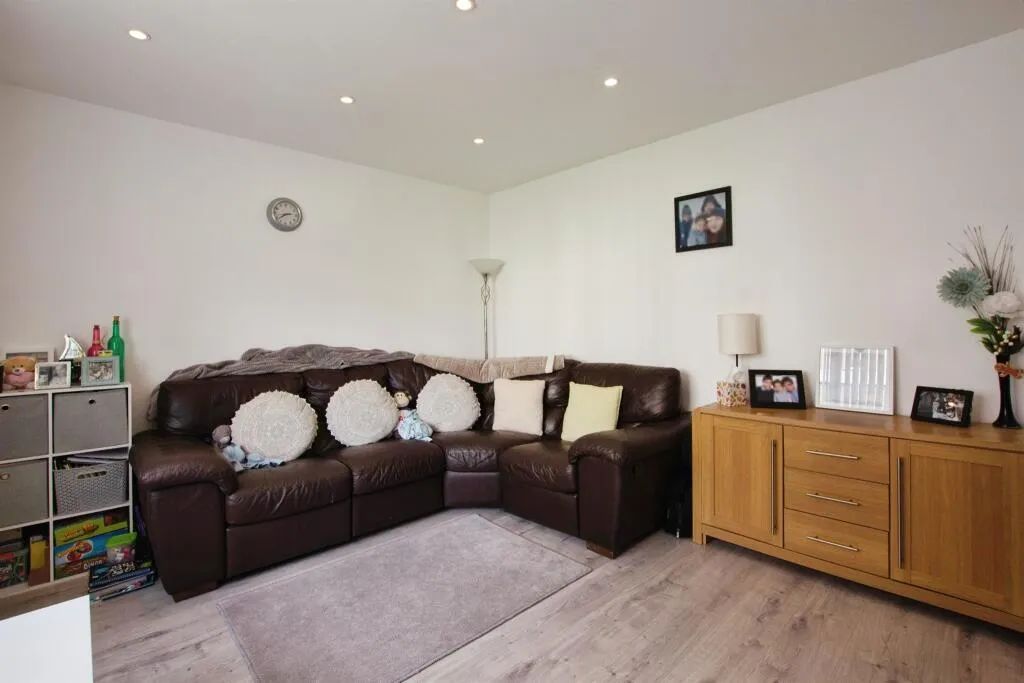 3 bed End of Terrace