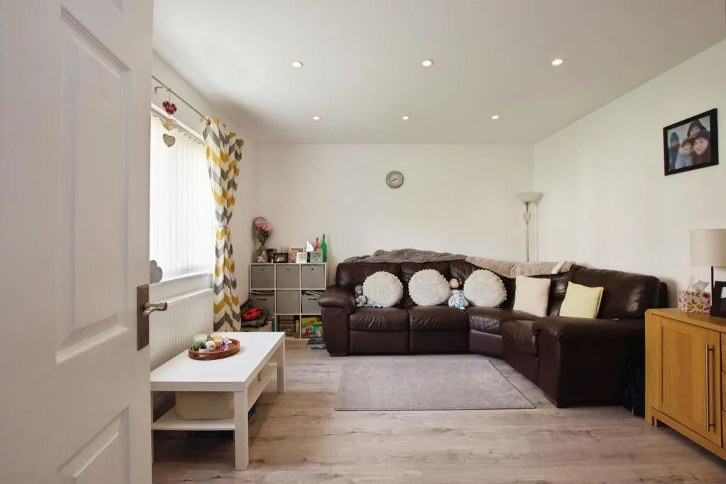 3 bed End of Terrace