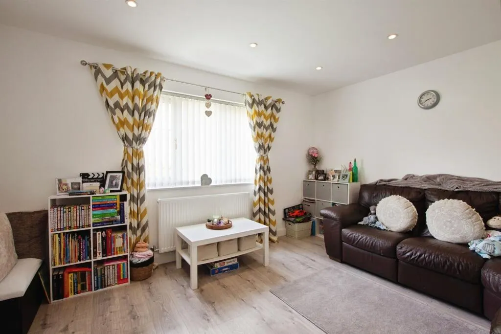 3 bed End of Terrace