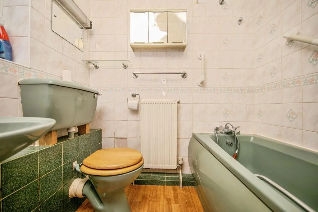 2 bed Semi-Detached Bungalow